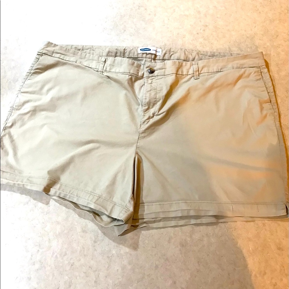 Old Navy Khaki Women’s Plus Size Shorts